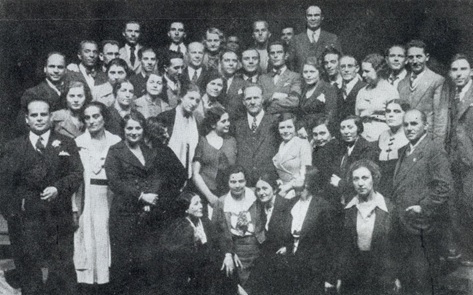 Chaliapin with chorus of Sofia's Opera.jpg